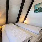 Nurdachhaus In *